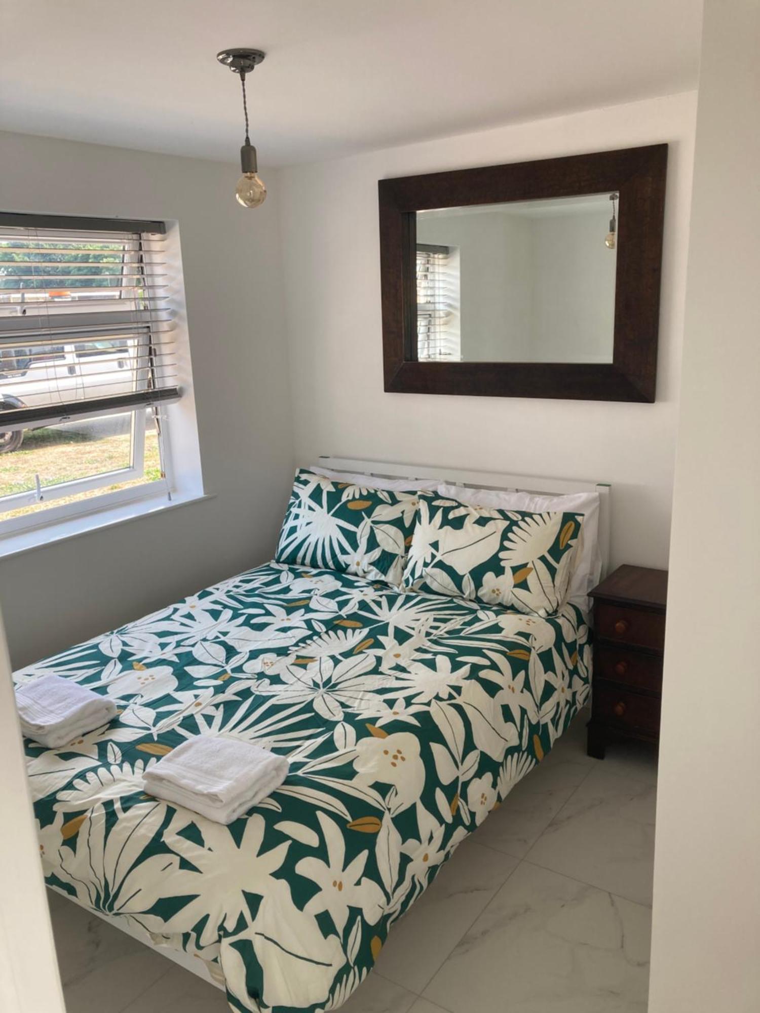 2 Bed Chalet Romney Sands Greatstone エクステリア 写真